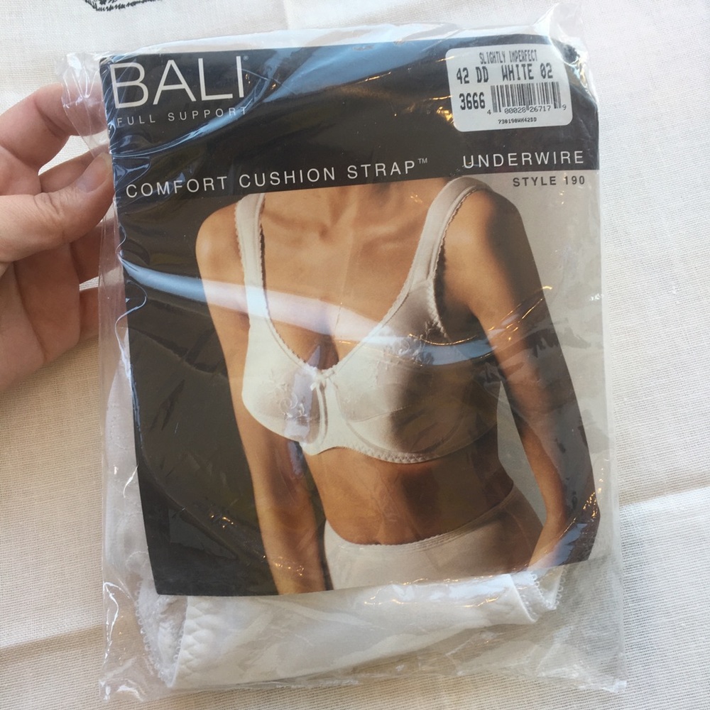 NWT Y2K Bali 190 Comfort Cushion Strap Bra, 42DD